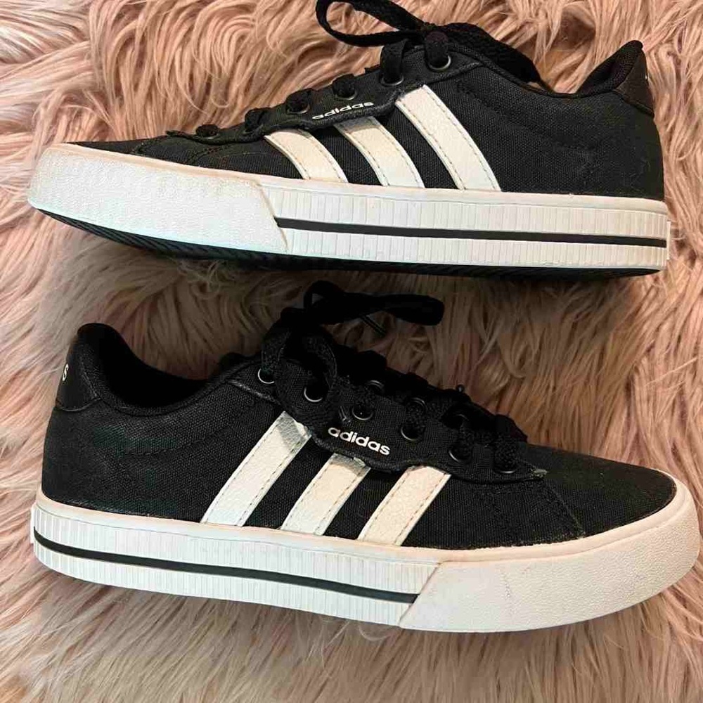 Boys Adidas black and white Daily 3.0 Sz 4